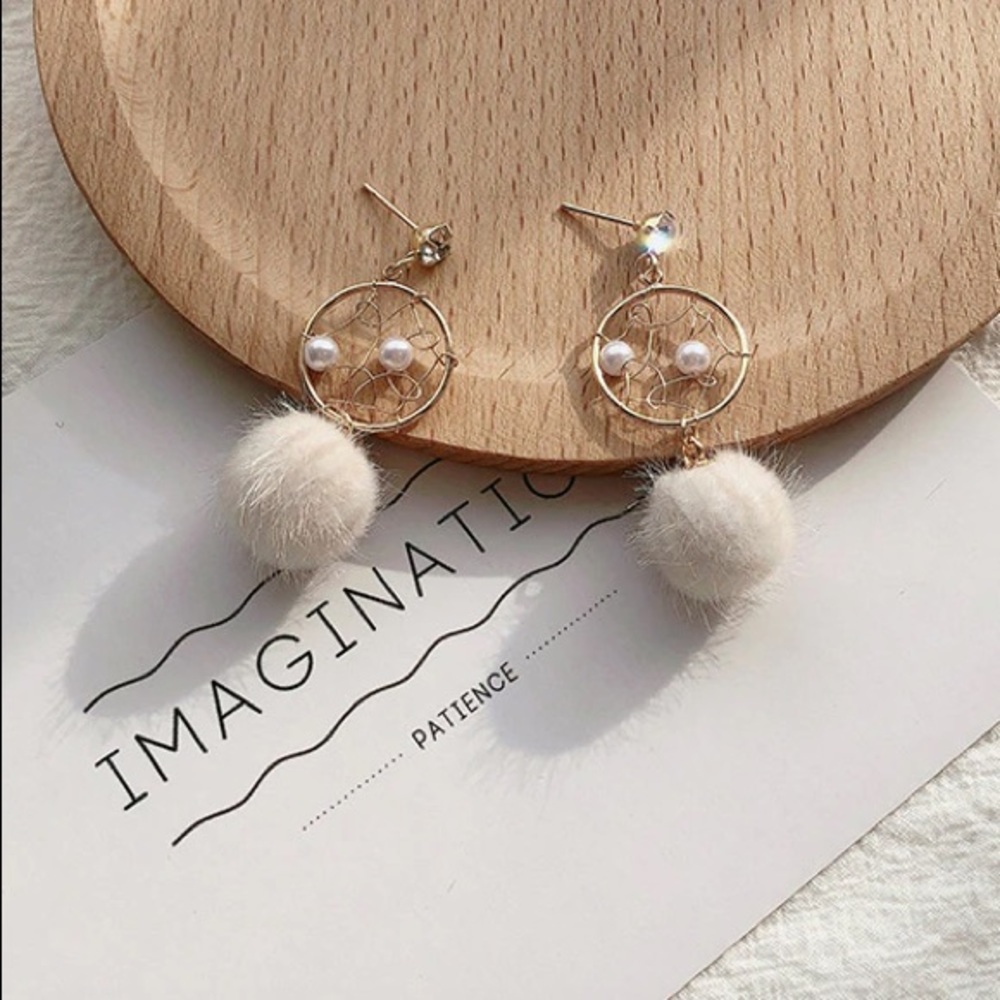 CUTE Pom Pom Pearl Mesh Earrings